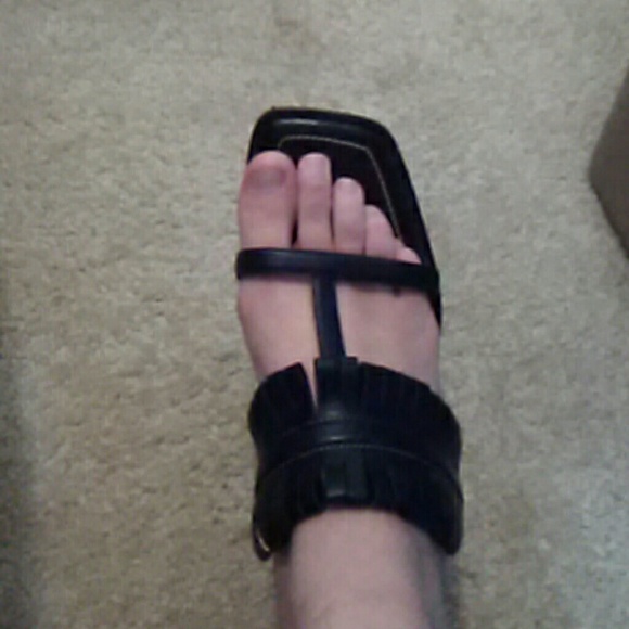 Genuine ESCADA black leather fringe heels - Picture 4 of 5